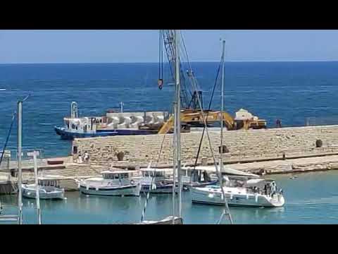 Κυμματοθραύστες στο ενετικό λιμάνι Ηρακλείου
